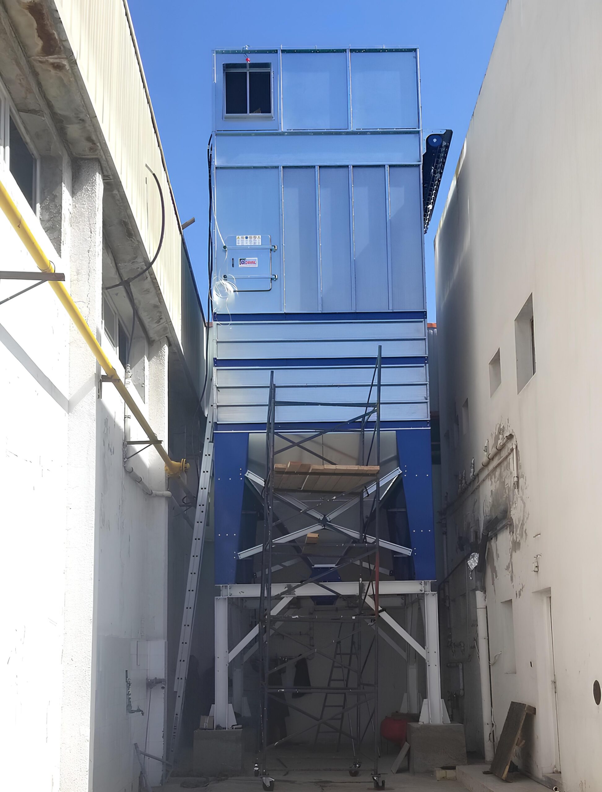 Système de filtration à manches Aircom dans une unité de production de l’industrie du bois – filtration et aspiration industrielle PAJEX